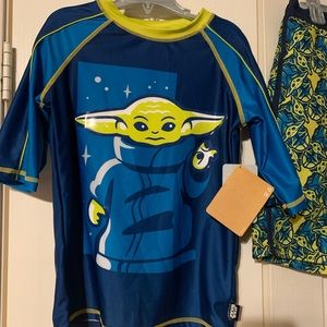 STAR WARS: MANDALORIAN RASH GUARD TOP/SWIM TRUNKS